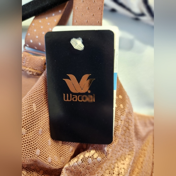 Wacoal Back Appeal Underwire Bra in Cocoa with Gold Dot Embellishment Size 44C - Picture 10 of 16